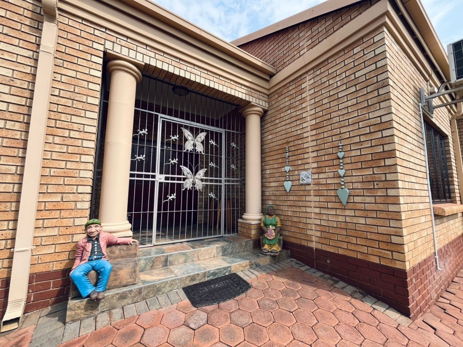 3 Bedroom Property for Sale in Safari Gardens North West
